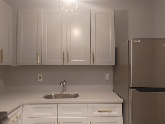 3rd image of 155 Ann St Floor 1