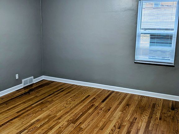 5th image of 7128 Jamieson Ave #1W