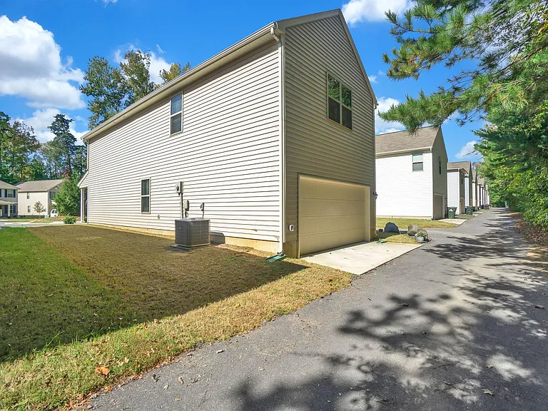 565 Stockton Way — Photo 25