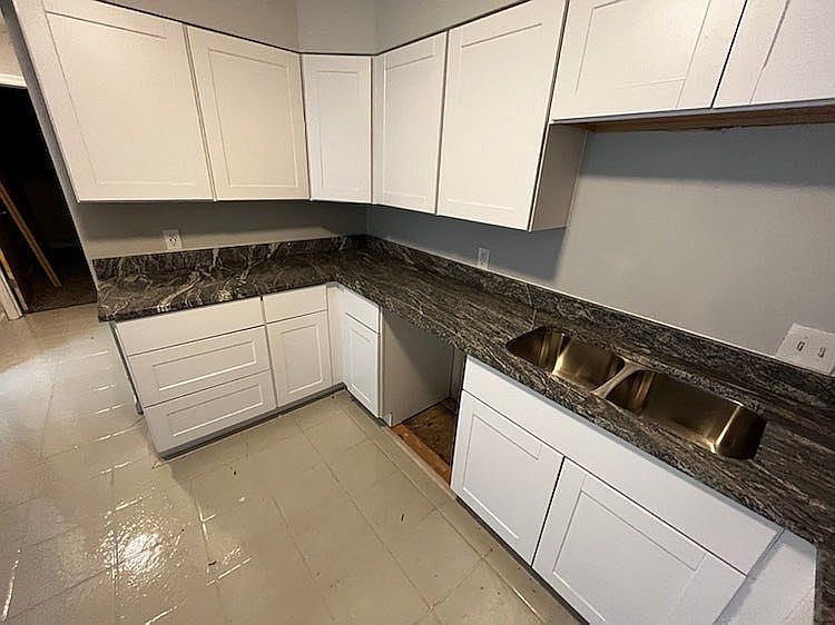 1st image of 532 E Bridgeport Ave #534