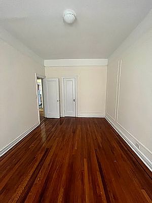4th image of 4845 Broadway #1N