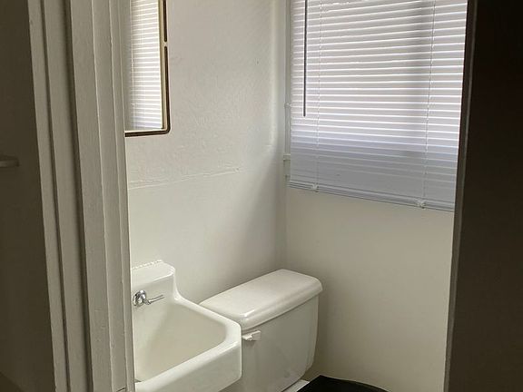 3rd image of 203 Hotel Pl Unit 5C