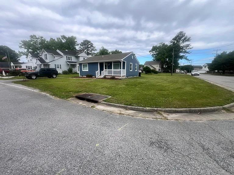 101 Butts Ln — Photo 2