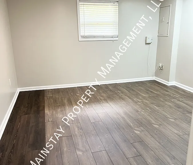 8802 Groton Ct — Photo 29