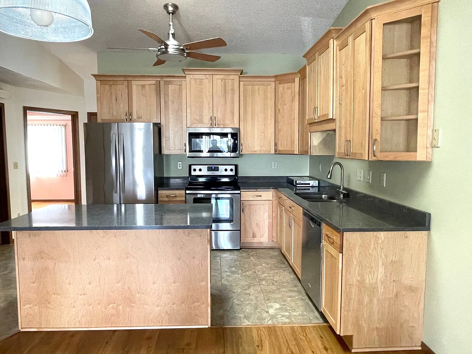 2 bed, 980 sqft, $1,395 — Photo 2