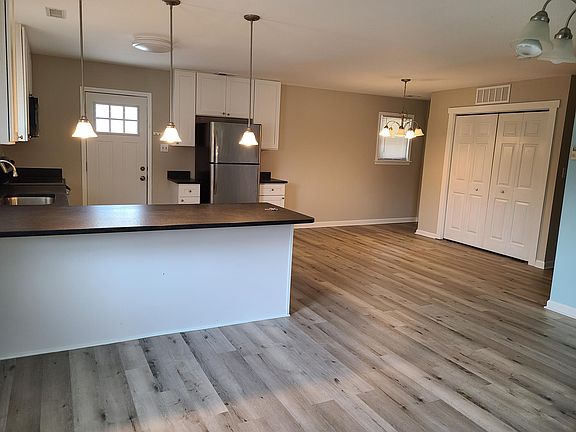 4th image of 4811 West Ave