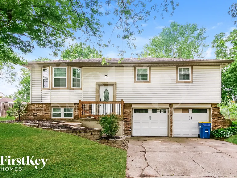 1903 Karlton Way — Photo 1