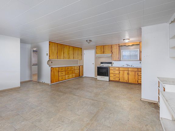 3rd image of 207 W 3rd St