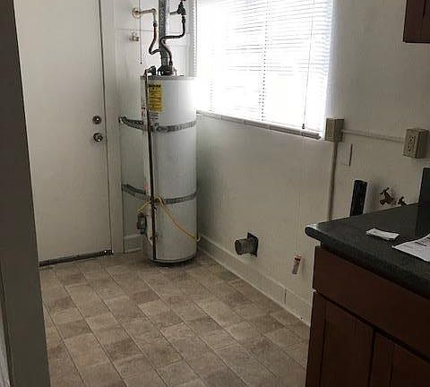 washer/dryer hookups