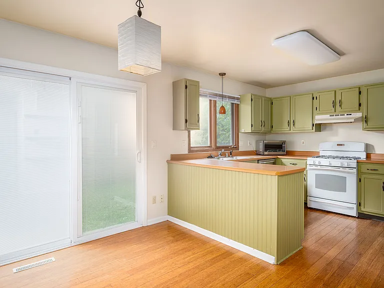 13 Keighley Cir — Photo 5