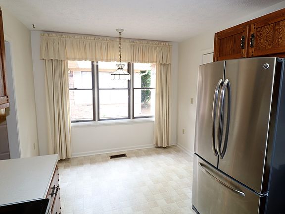 5th image of 9 Marywood Dr