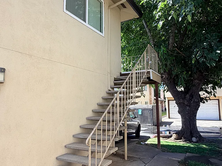 9067 Folsom Blvd #4 — Photo 11