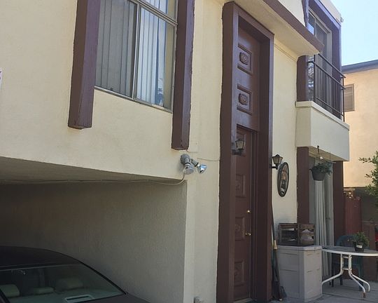 3rd image of 3314 Mentone Ave