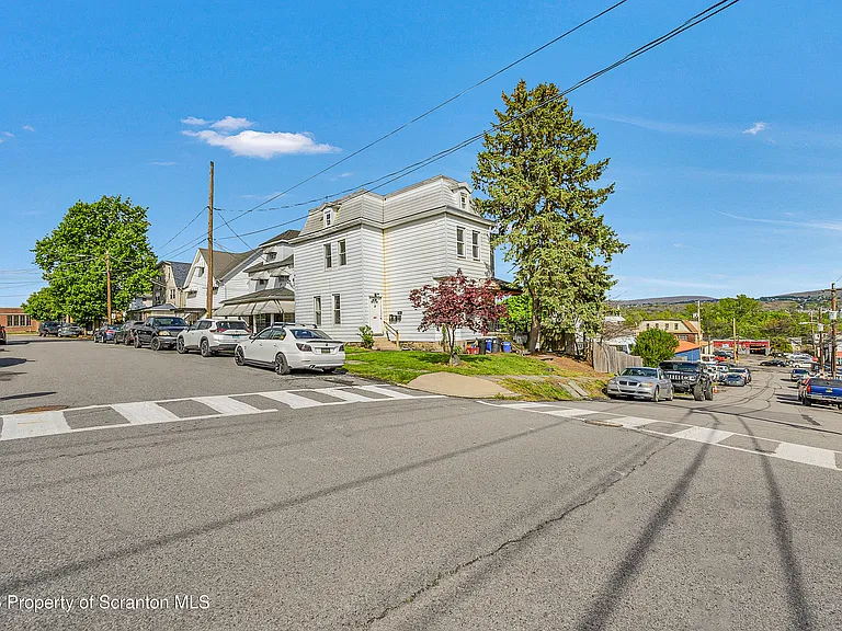 1502 Church Ave — Photo 3