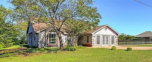 2nd image of 104 Knob Hill Dr