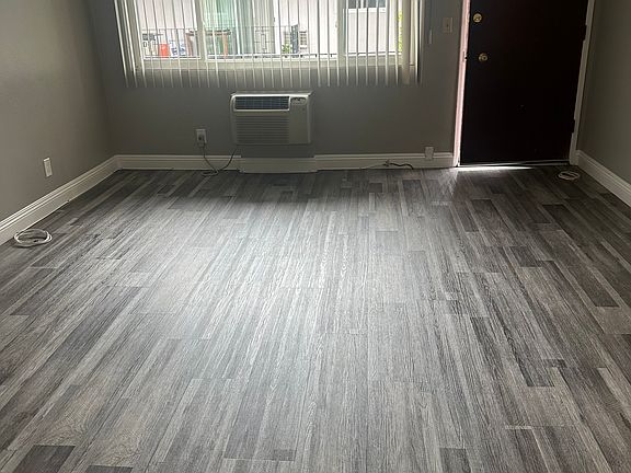 4th image of 9308 Somerset Blvd #21