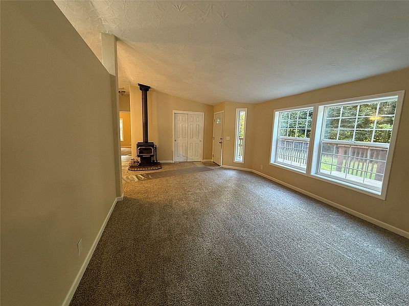 4th image of 730 NE Snowcap Drive