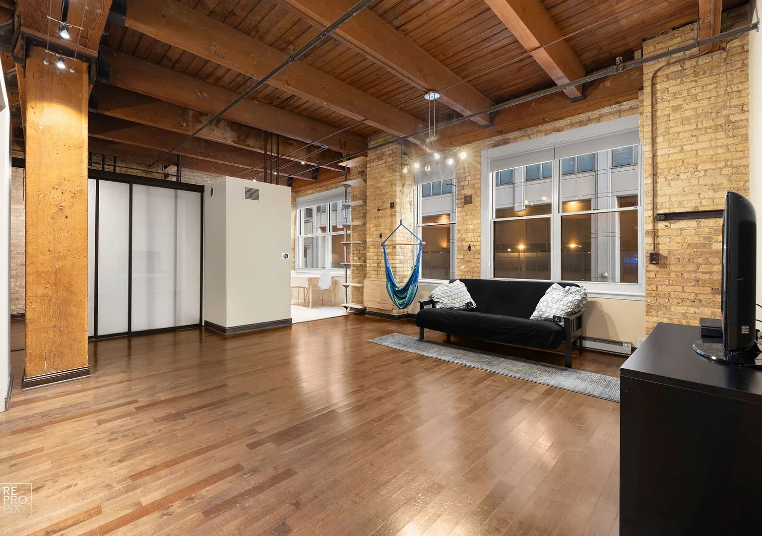 Lakefront Loft in a Historical Building with Every Convenience — Photo 3