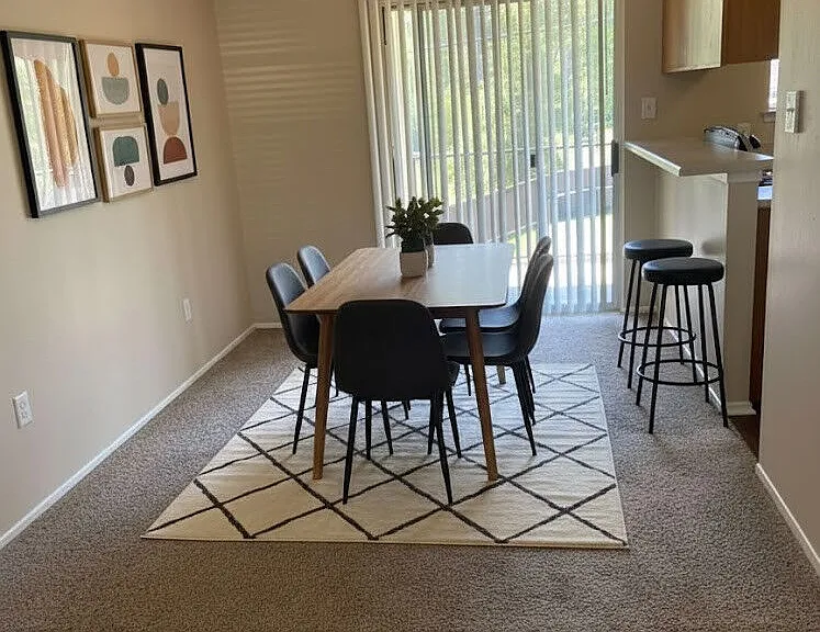 Oak Hollow Apartments — Photo 24