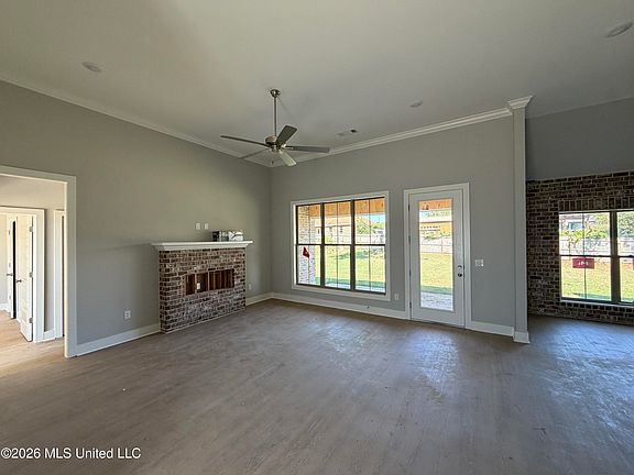 5th image of 320 Brookfield Cir