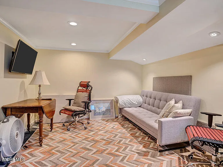 111 Beacon Blvd — Photo 34