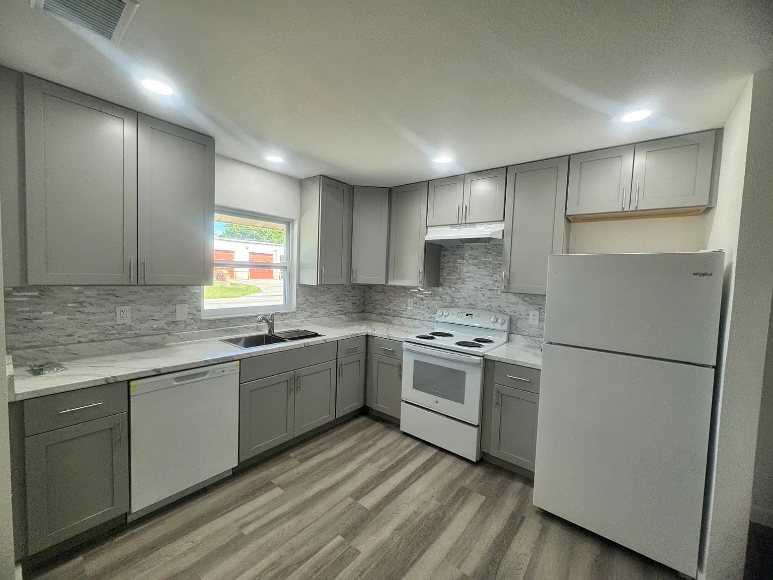 2 bed, 2.0 bath, $1,400 — Photo 2