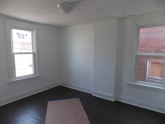 621 W Penn St — Photo 4