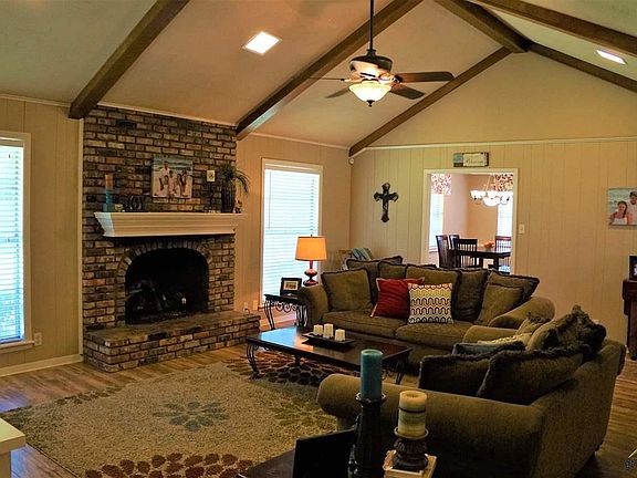 3rd image of 601 Top Hill Dr
