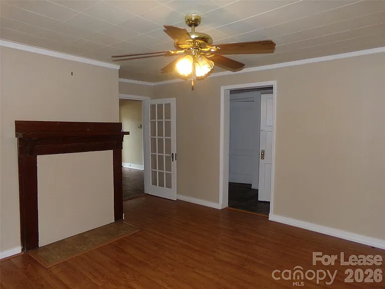 729 Spruce St — Photo 10