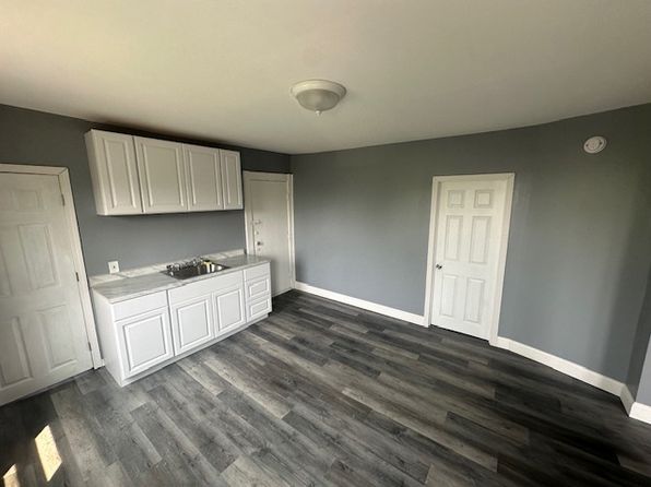 418 Mill St #3S