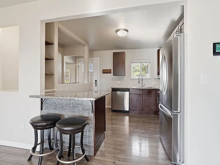 1328 W Gordon Ave — Photo 5