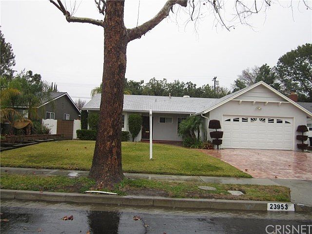 1st image of 23953 Archwood St