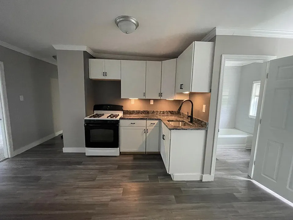 40 Homestead Ave #3