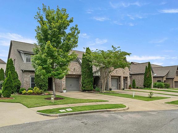 2nd image of 4516 Cotswold Ln
