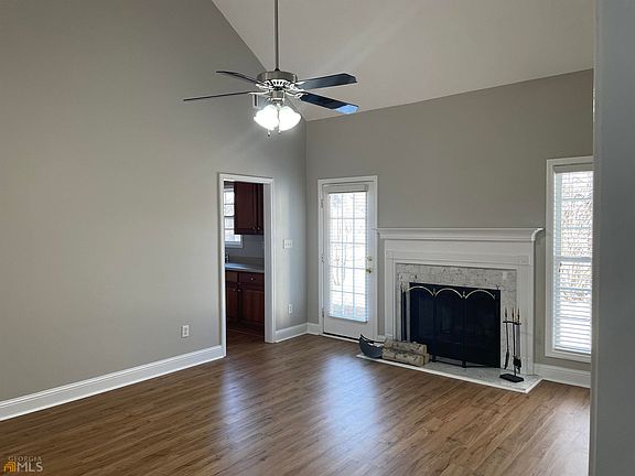 3rd image of 1300 Crimson Ln