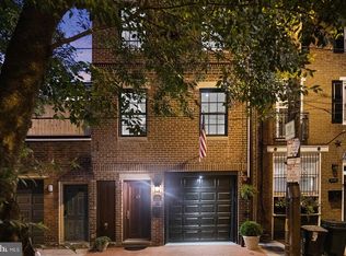 1643 Waverly St, Philadelphia, PA 19146