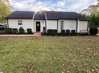 204 Laurel Tree Ln, Simpsonville, SC 29681