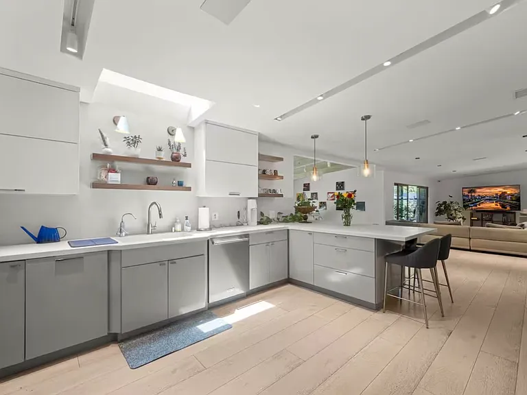 5433 Royer Ave — Photo 14