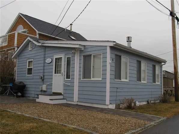 11 Lane, Narragansett, RI 02882