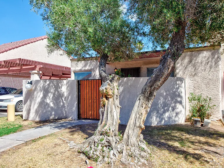 2133 E Sanos Dr — Photo 17
