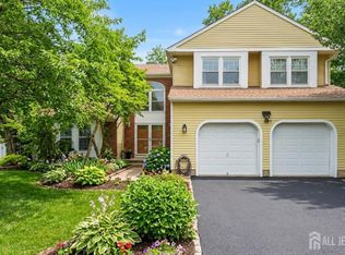 9 Chipwood Ln, North Brunswick, NJ 08902