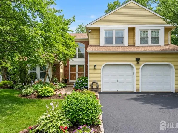 9 Chipwood Ln, North Brunswick, NJ 08902