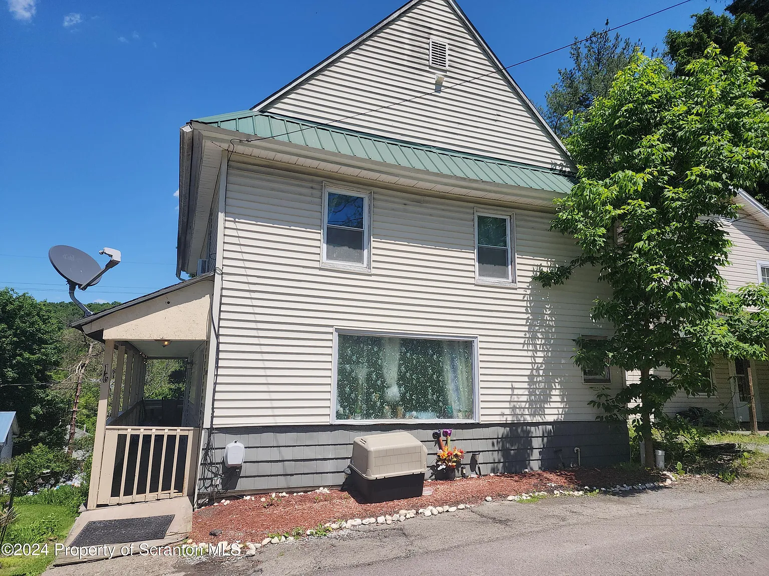 16 Lindley Ave photo 1