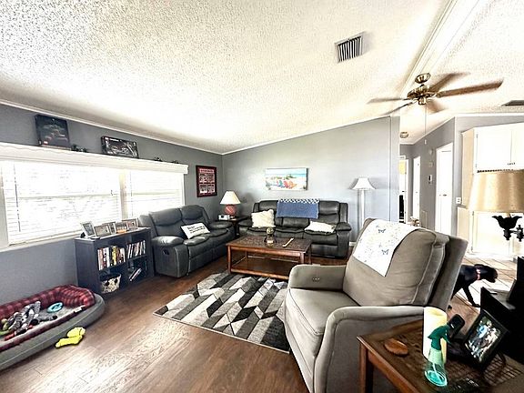 3rd image of 4611 Arlington Park Dr
