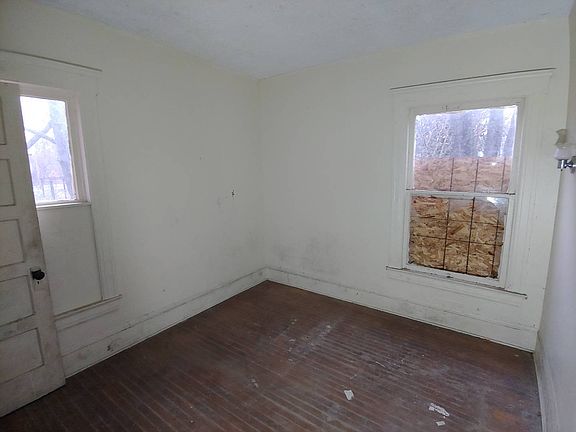 4th image of 333-35 Palmer Ave