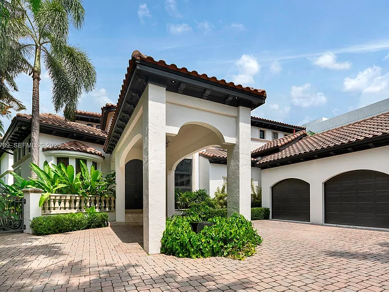 432 S Hibiscus Dr — Photo 3