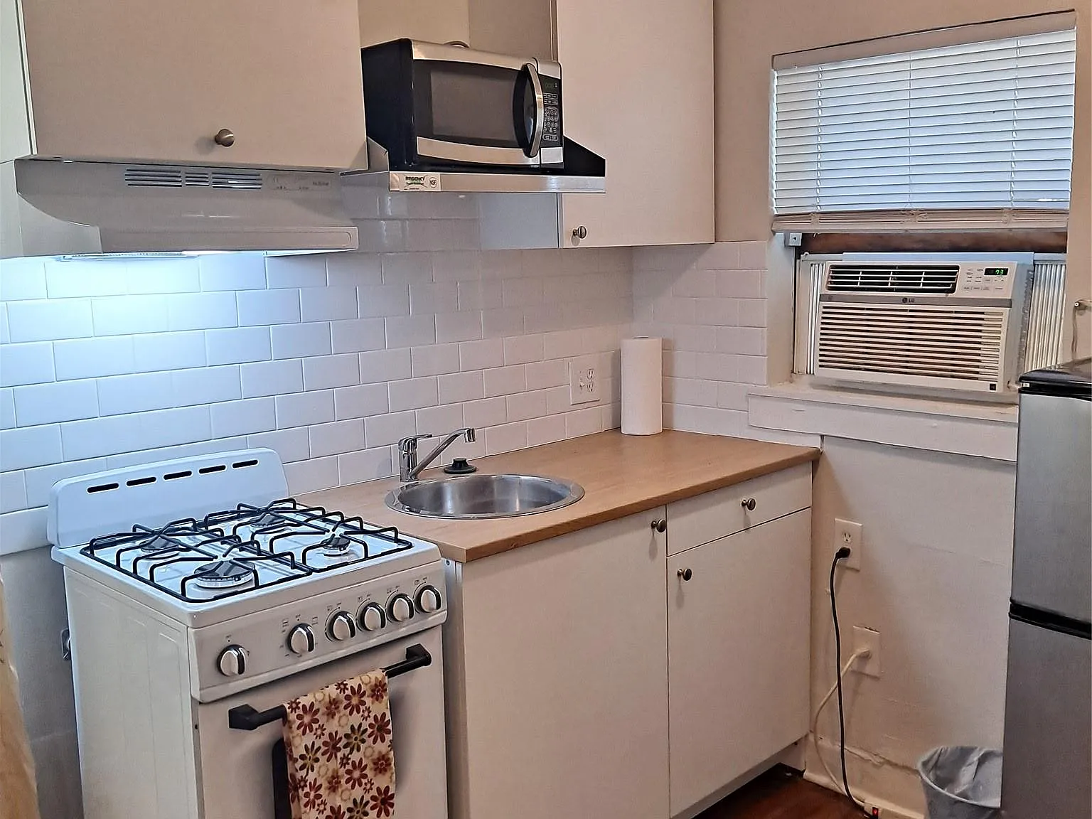 Studio, 1.0 bath, 320 sqft, $995 — Photo 3