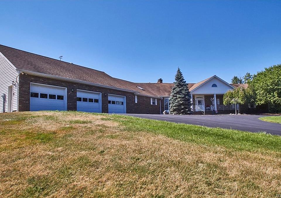 1st image of 9 Fox Ln