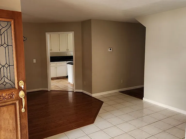 107 Leafy Glade Pl — Photo 2