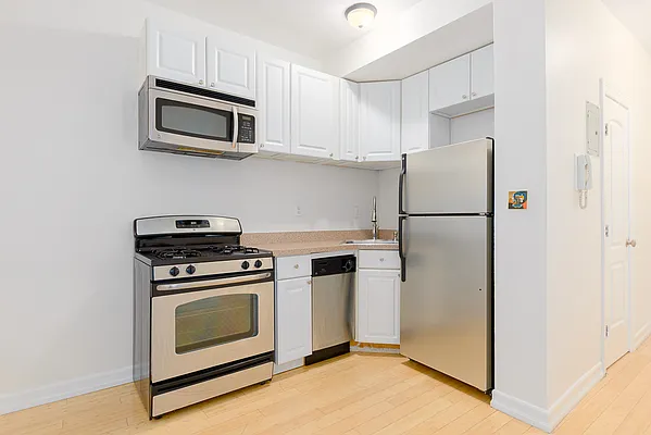 Rented by A&E Real Estate Management | media 7